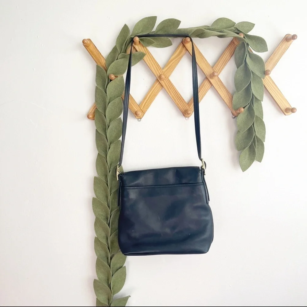 Vintage Coach Black Leather Bag - Picture 2 of 11